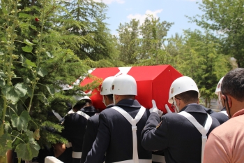 Antalya Sahil Güvenlik Komutanlığında görevli Hemşehrimiz Astsubay Doğan SAYGILI'nın cenaze töreni öğlen namazına müteakip Merkez Hacı Ali Paşa Camii'nden kaldırıldı.