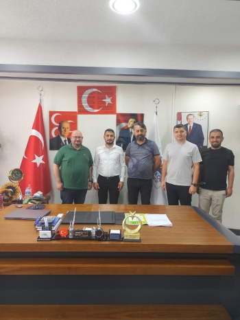 Arsen Elektrik sahibi Mesut Sezgiç, Soner Gül ve Cihan Argın ile birlikte Belediye Başkanımız Ahmet Koyuncu'yu makamında ziyaret ettiler.