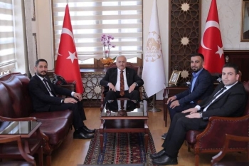 Belediye Başkanımız Sn. Ahmet Koyuncu ,Valimiz Sn. Mehmet Ali Kumbuzoğlu'nu makamında ziyaret ettiler.