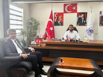 Aksaray İl Sağlık Müdürümüz Dr. Abdullah Güleç, Belediye Başkanımız Ahmet Koyuncu'yu makamında ziyaret etti. Nazik ziyaretleri için kendilerine teşekkür ederiz.