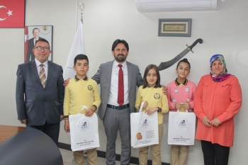 ''23 Nisan Ulusal Egemenlik ve Çocuk Bayramı nedeniyle İstiklal İlkokulu öğrencilerimiz Ortaköy Belediye Başkanımız Sn. Ali Rıza ÖZDEMİR'i ziyaret etti.''