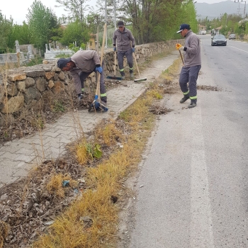 Temizlik İşleri Müdürlüğü ekiplerimiz tarafından Balcı Mahallemizde( aşağı, yukarı ve kepir) temizlik ve çevre bakım çalışmaları devam ediyor.