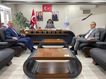 MHP Ortaköy İlçe Başkanı Sn. Bayram Ali Demir ve İl Genel Meclisi Üyesi Sn. Mehmet Çakıroğlu, Ortaköy Belediye Başkanımız Sn. Ali Rıza Özdemir'i makamında ziyaret ettiler.