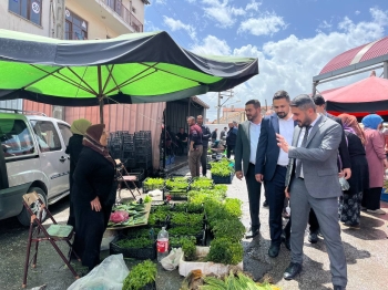 Belediye Başkanımız Sayın Ahmet Koyuncu, sebze pazarını ziyaret ederek hemşehrilerimizle samimi sohbetler gerçekleştirdi.
