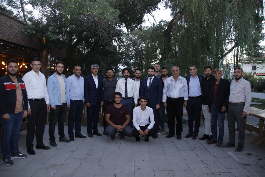 Belediye Başkanımız ÖZDEMİR, AK Parti MKYK üyemiz Sn. Cem ŞAHİN' ile Esnaf Ziyareti Gerçekleştirdi.