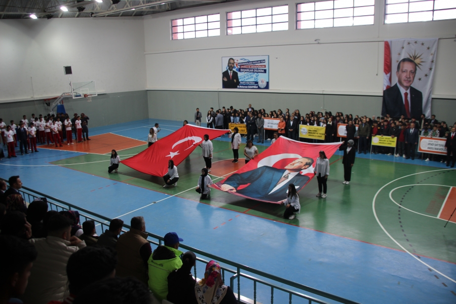 Başkan Vekilimiz Sayın Ramazan ÇALIŞKAN, Maltepe Kapalı Spor Salonunda düzenlenen 19 Mayıs Atatürk'ü Anma, Gençlik ve Spor Bayramı etkinliklerine katıldı.