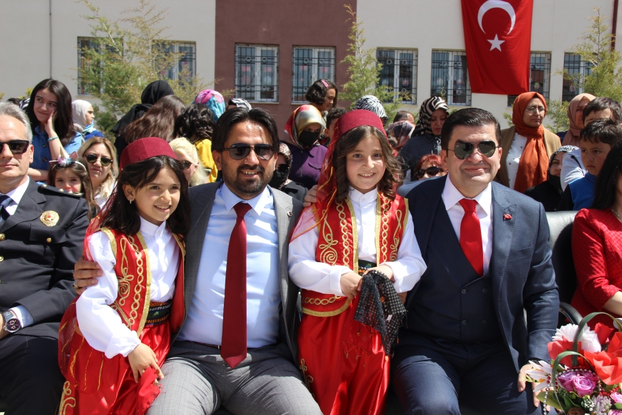 ''Belediye Başkanımız ÖZDEMİR 23 Nisan Ulusal Egemenlik ve Çocuk Bayramı Kutlama Etkinliklerine Katıldı.''
