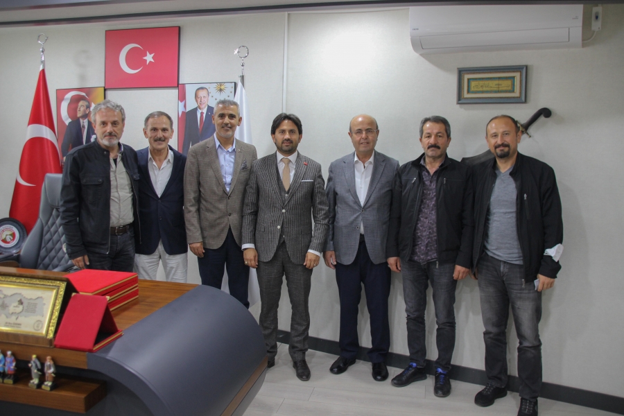 ''Kırşehir Belediye Başkanı Selahattin EKİCİOĞLU ve Hacıbektaş Belediye Başkanı Arif Yoldaş ALTIOK Belediye Başkanımız Ali Rıza ÖZDEMİR'i Makamında Ziyaret Etti.''