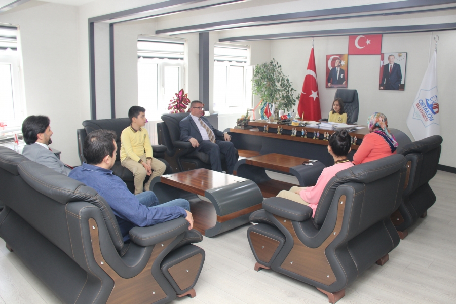 ''23 Nisan Ulusal Egemenlik ve Çocuk Bayramı nedeniyle İstiklal İlkokulu öğrencilerimiz Ortaköy Belediye Başkanımız Sn. Ali Rıza ÖZDEMİR'i ziyaret etti.''